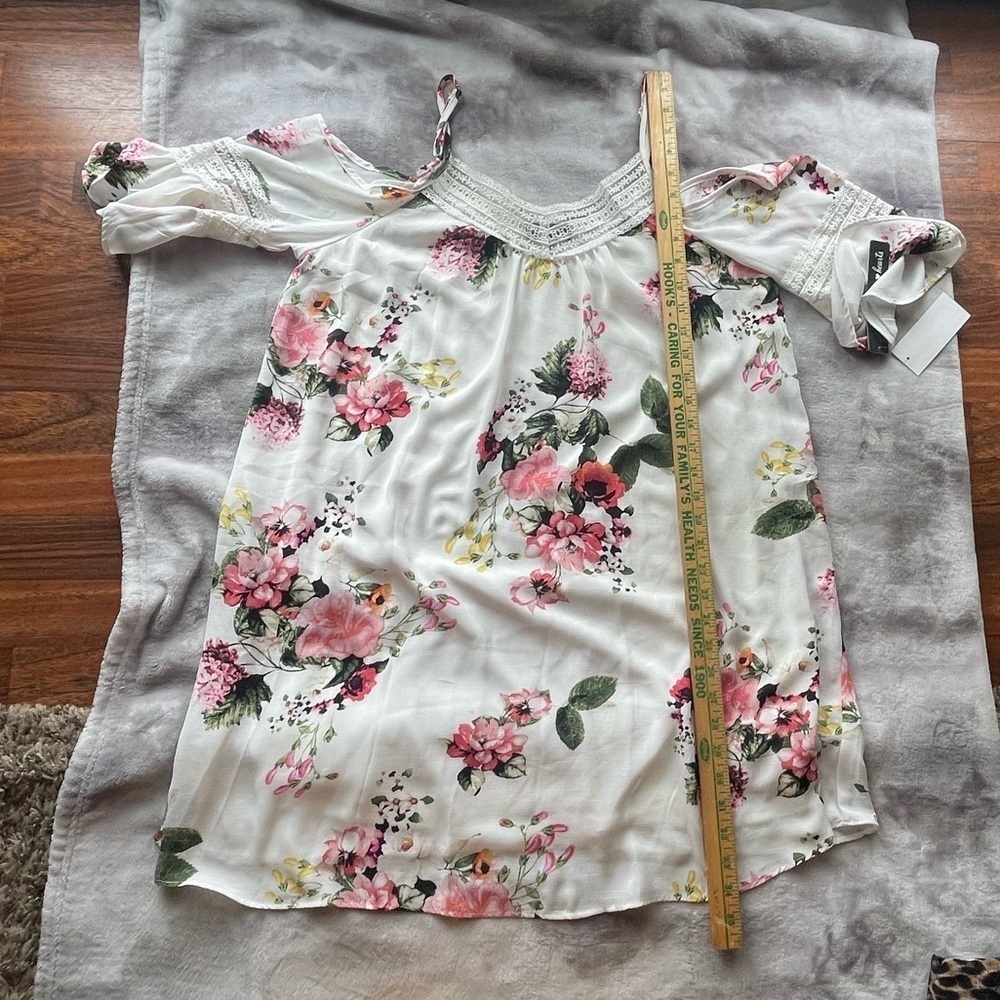 Sequin hearts nwt white pink floral cold shoulder dress - Picture 7 of 7